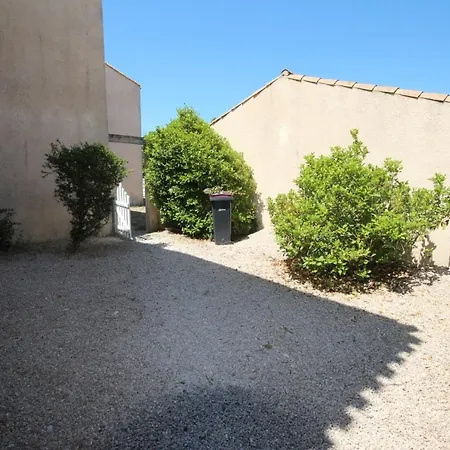 Villa Belle Maison De Vacances: Seaside Retreat With Garden And Balcony Portiragnes