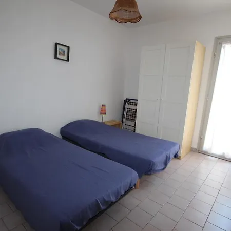 Belle Maison De Vacances: Seaside Retreat With Garden And Balcony Portiragnes